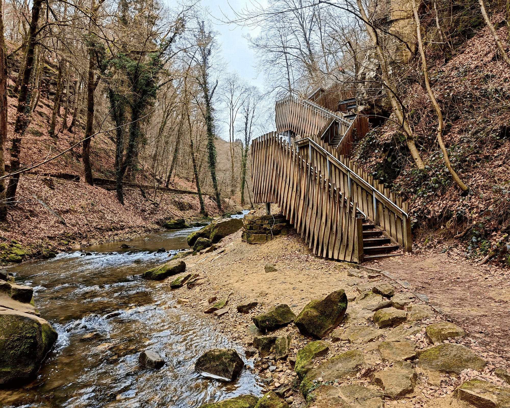 hiken luxemburg mullerthal w7 Schiessentümpel Stairway Mëllerdall